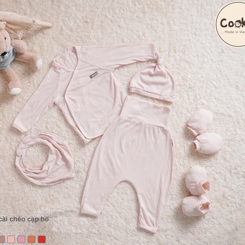 Cookie- Set newborn cài chéo (bộ dài tay cài chéo+ mũ chóp+ yếm+ bao tay+ bao chân)