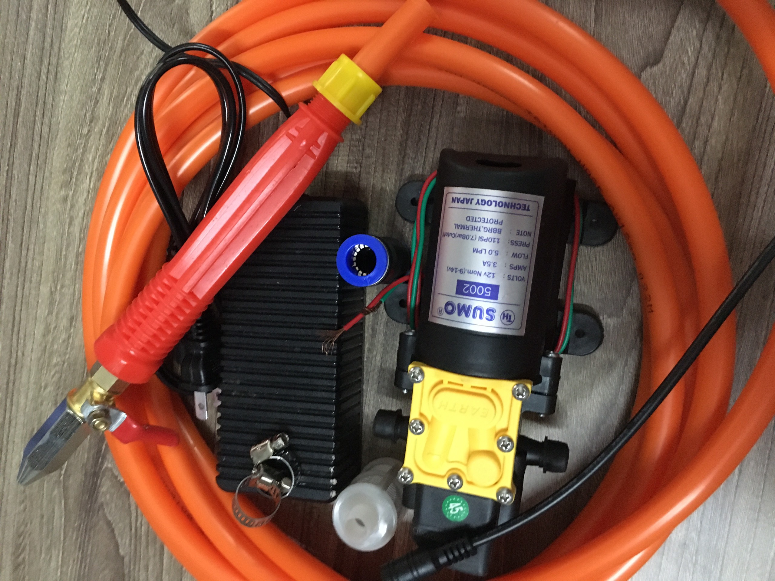 Bộ máy rửa xe mini 12V Sumo công suất 60w