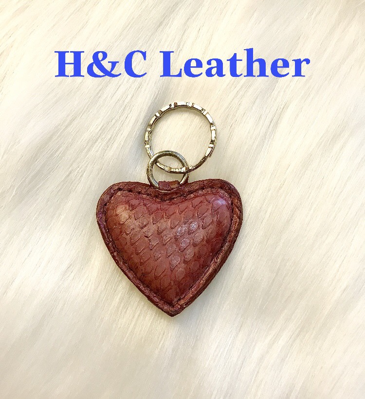 [Ảnh thật] Móc khóa hình trái tim da trăn thật 100%