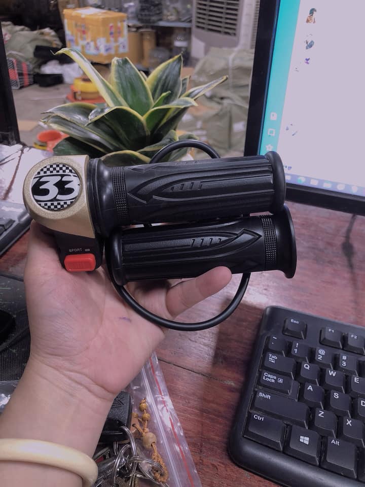 Tay ga xe điện 133S ( 1 đôi )