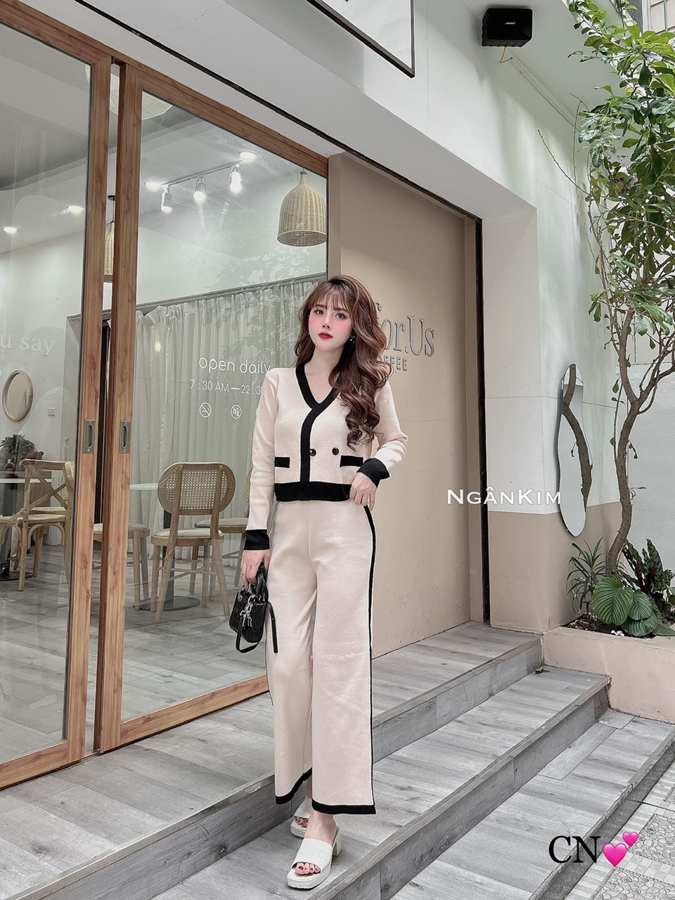 Set bộ len trơn viền cổ V 2 khuy