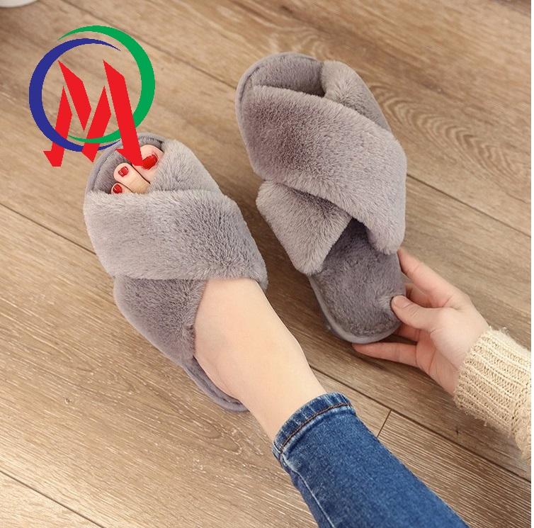 [HCM][Hàng hót giá rẻ] Dép lông mang trong nhà hình chéo