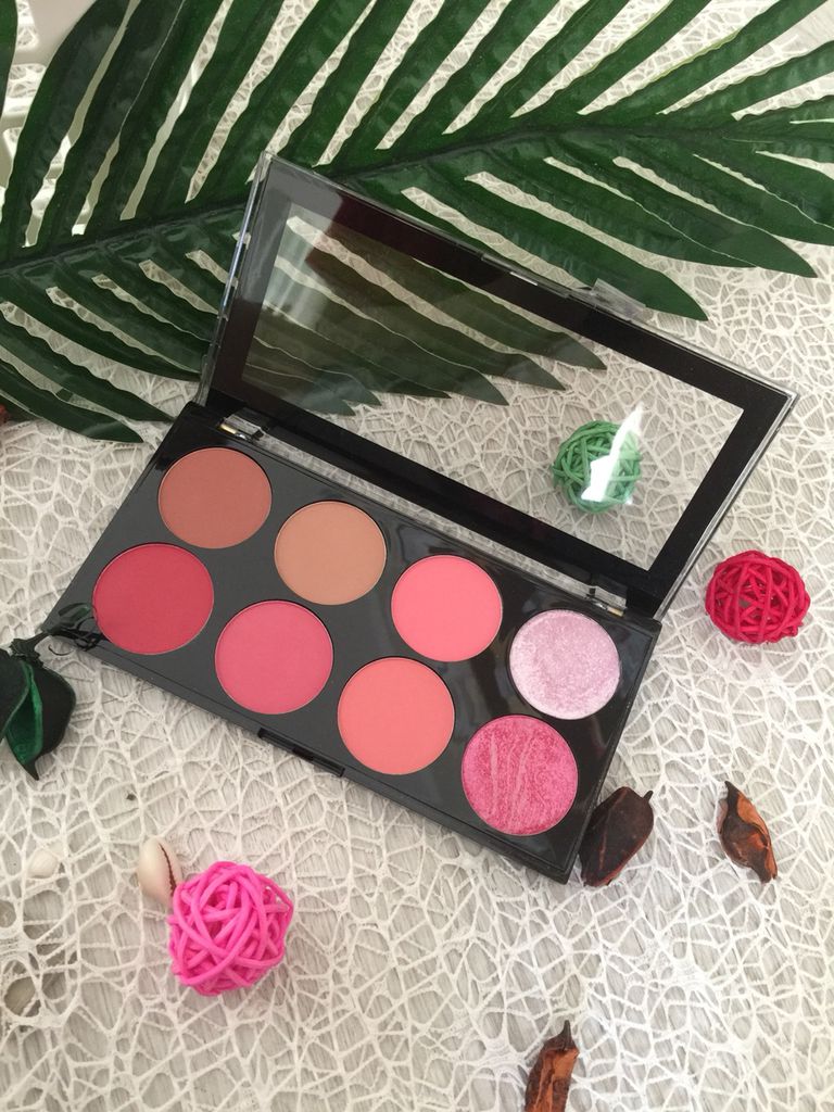 Bảng Phấn Má Hồng  8 Ô Makeup Revolution Sugar And Spice