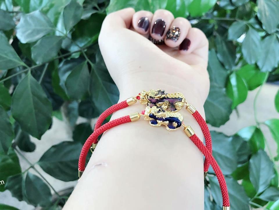 Vòng Tay Dây Đỏ Tỳ Hưu Đổi Màu May Mắn