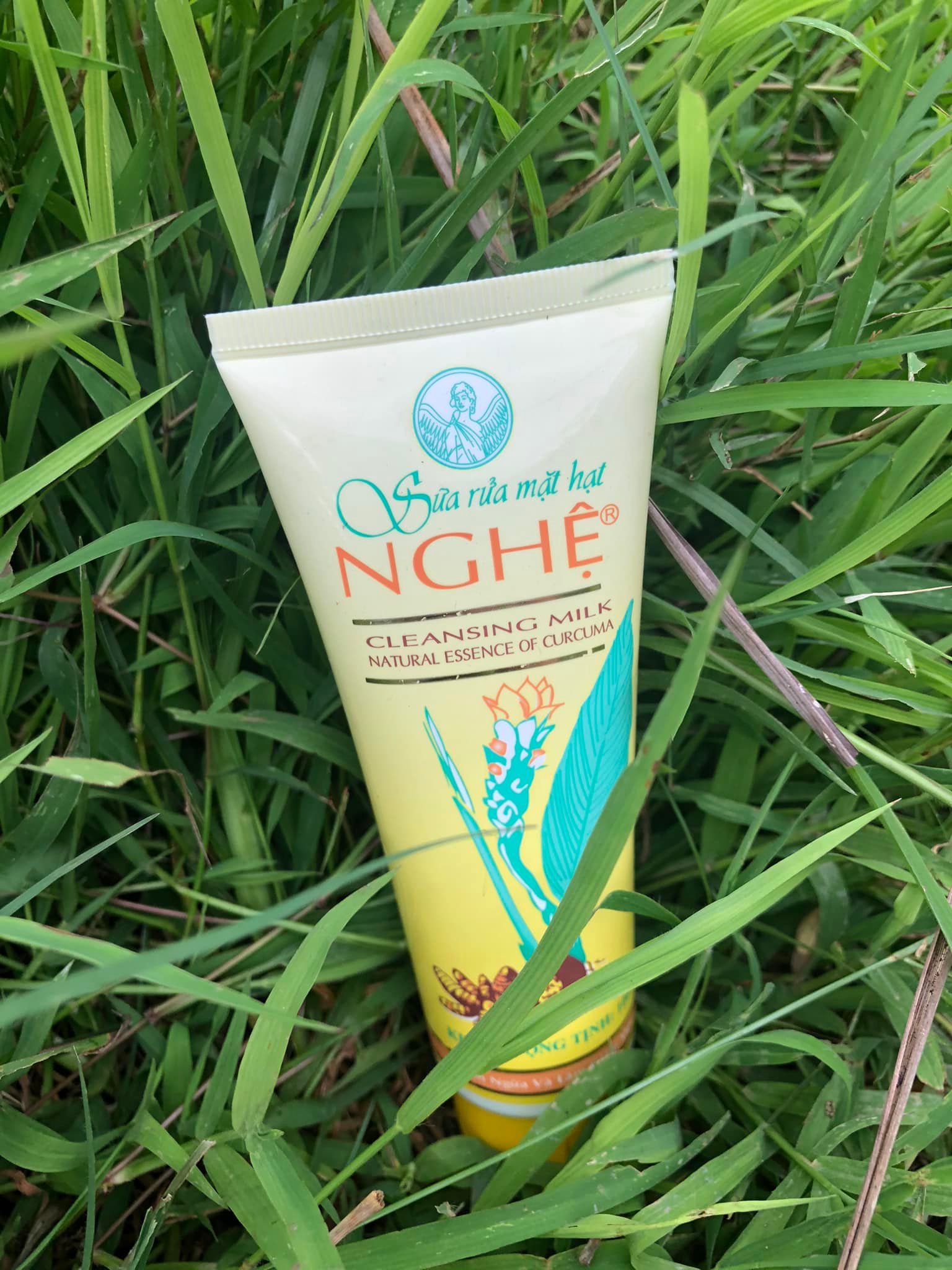 Sữa rửa mặt hạt nghệ Thorakao dành cho da dầu mụn 100gr