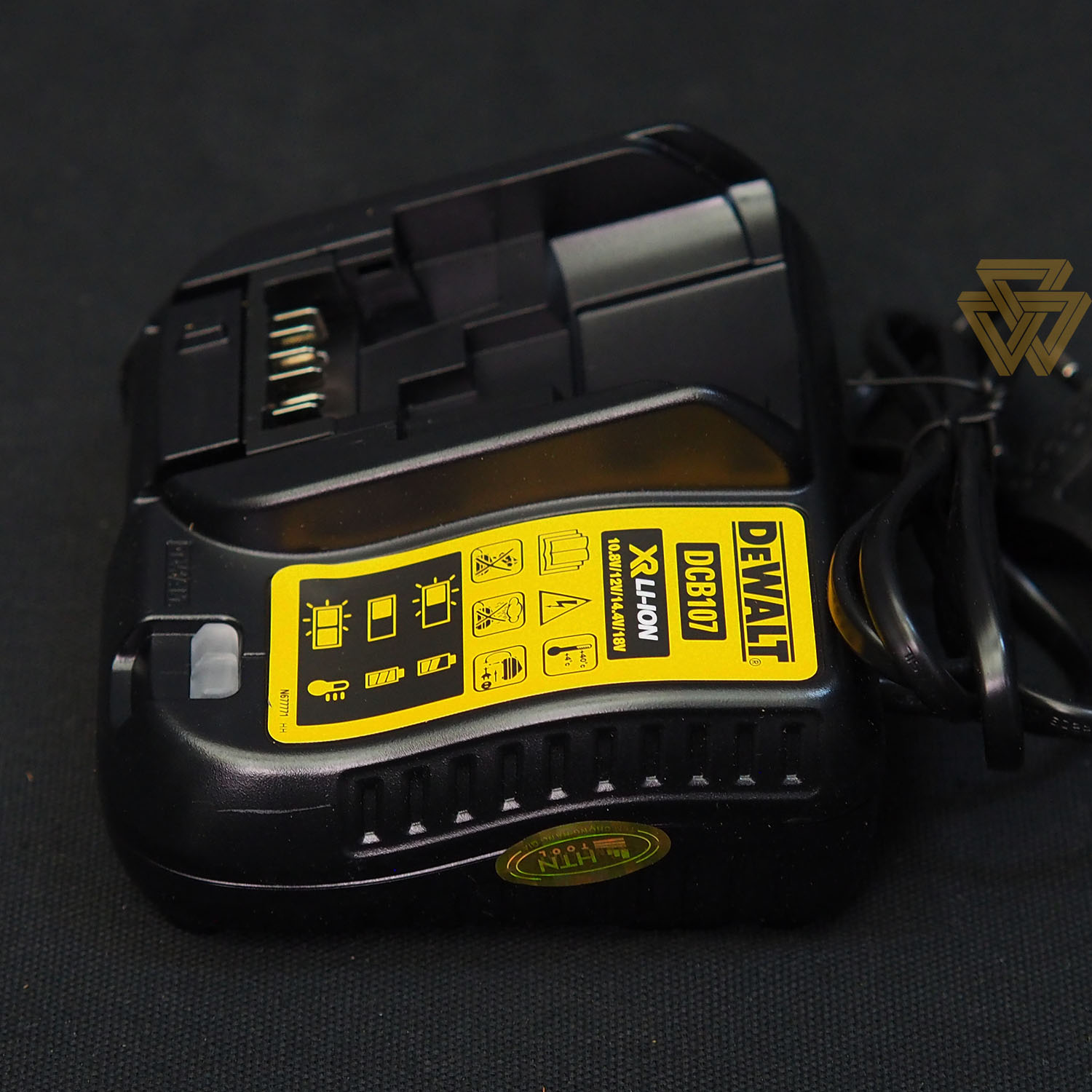 Bộ Sạc Pin Chậm Lithium 10.8-18V Dewalt DCB107-B1