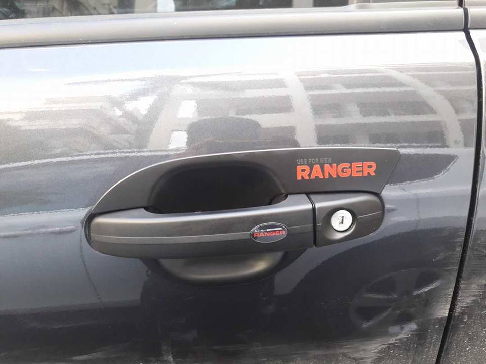 Ốp Tay+ Hõm Cửa Xe Ford Ranger 2016 đến 2020 Màu Đen Giúp Chống Xước, Làm Đẹp Xe, Có Sẵn Keo Dính 2 Mặt, Lắp Đặt Dễ Dàng Tại Nhà