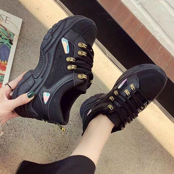 GIÀY SNEAKER THỜI TRAG LỖ ĐINH SIÊU HÓT ĐINH ĐEN