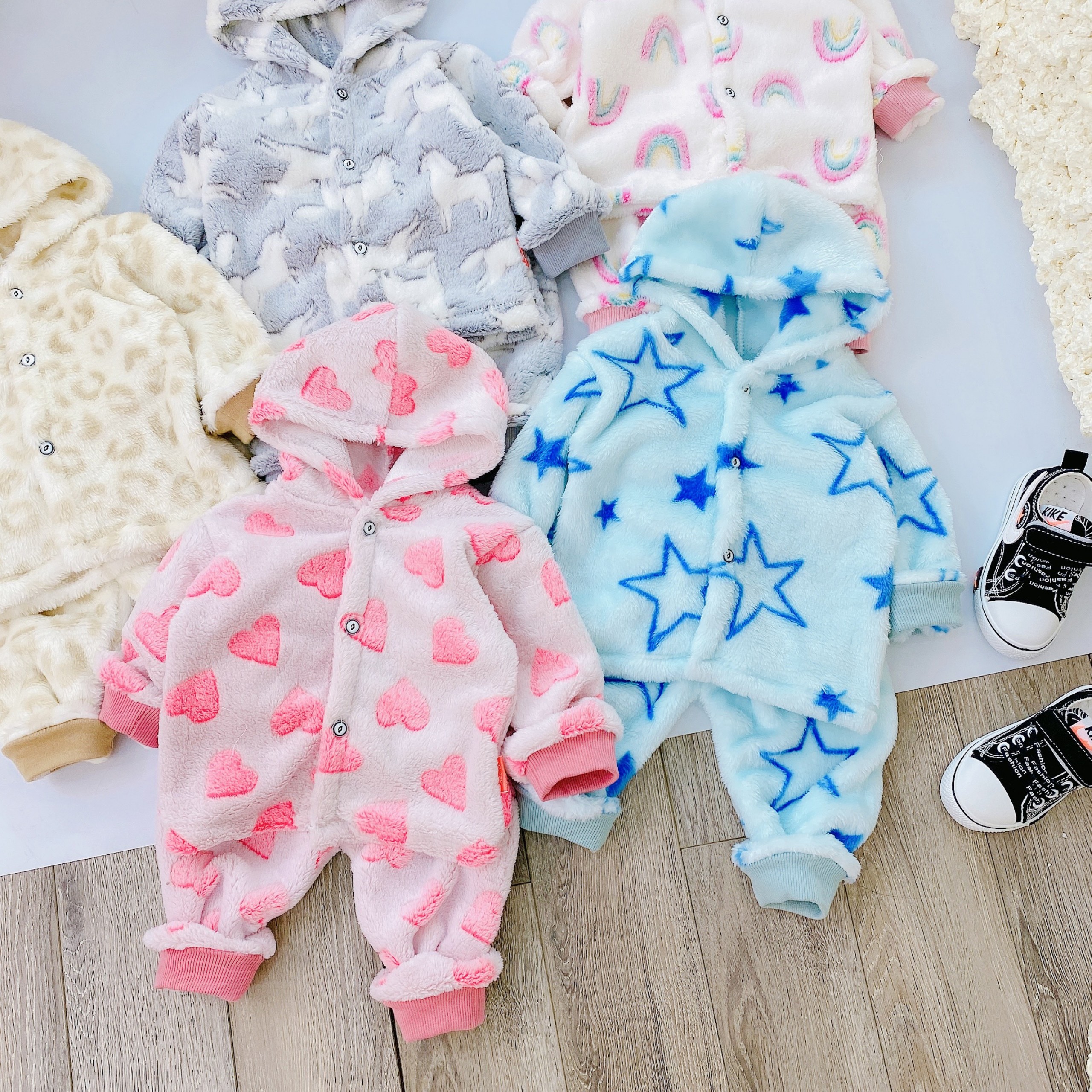 QUẦN, ÁO KHOÁC, BỘ NHUNG TUYẾT CÓ MŨ GIỮ ẤM MÙA ĐÔNG MÙA LẠNH SIÊU MỀM , SIÊU MỊN, SIÊU NHẸ CHO BÉ SƠ SINH TỪ 4- 13kg