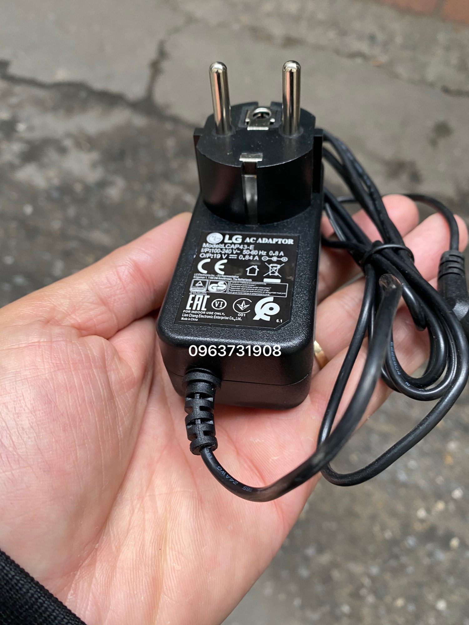 Dây sạc màn hình LG 20M39A-B 19V-0.84A