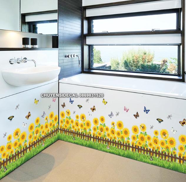 [HCM]Decal trang trí tường - Chân tường hàng rào Hoa Hướng Dương 02. Decal in trên chất liệu PVC có keo sẵn ở mặt sau chỉ cần lột ra và dán có thể lau chùi bằng nước công nghệ in rõ nét không bay màu.-K1