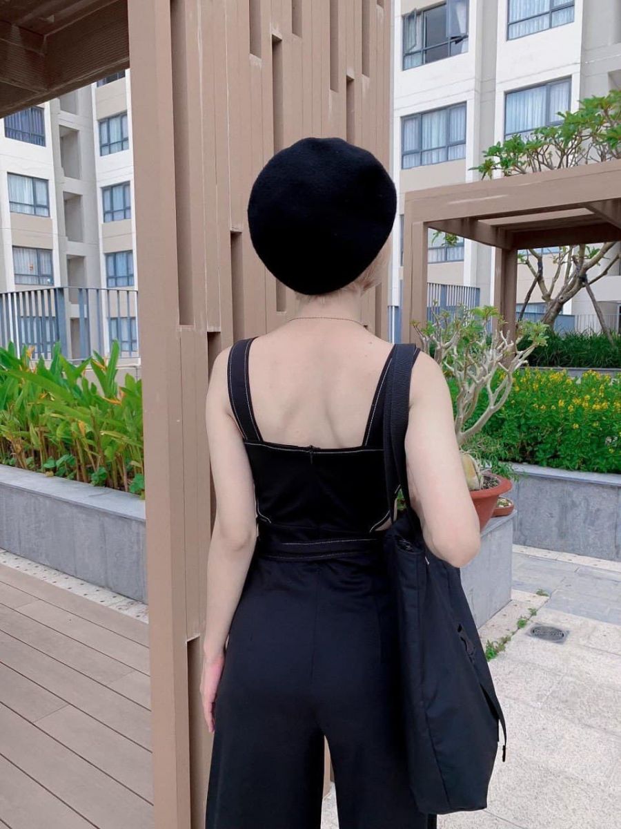 Jumpsuit Khoét Eo Đen Viền Chỉ Trắng