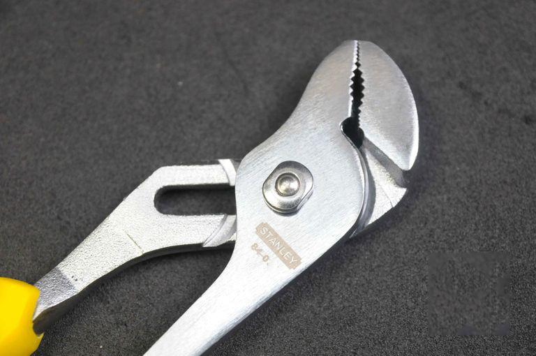 Kìm mỏ quạ 30cm Stanley 84-021 (Đen)