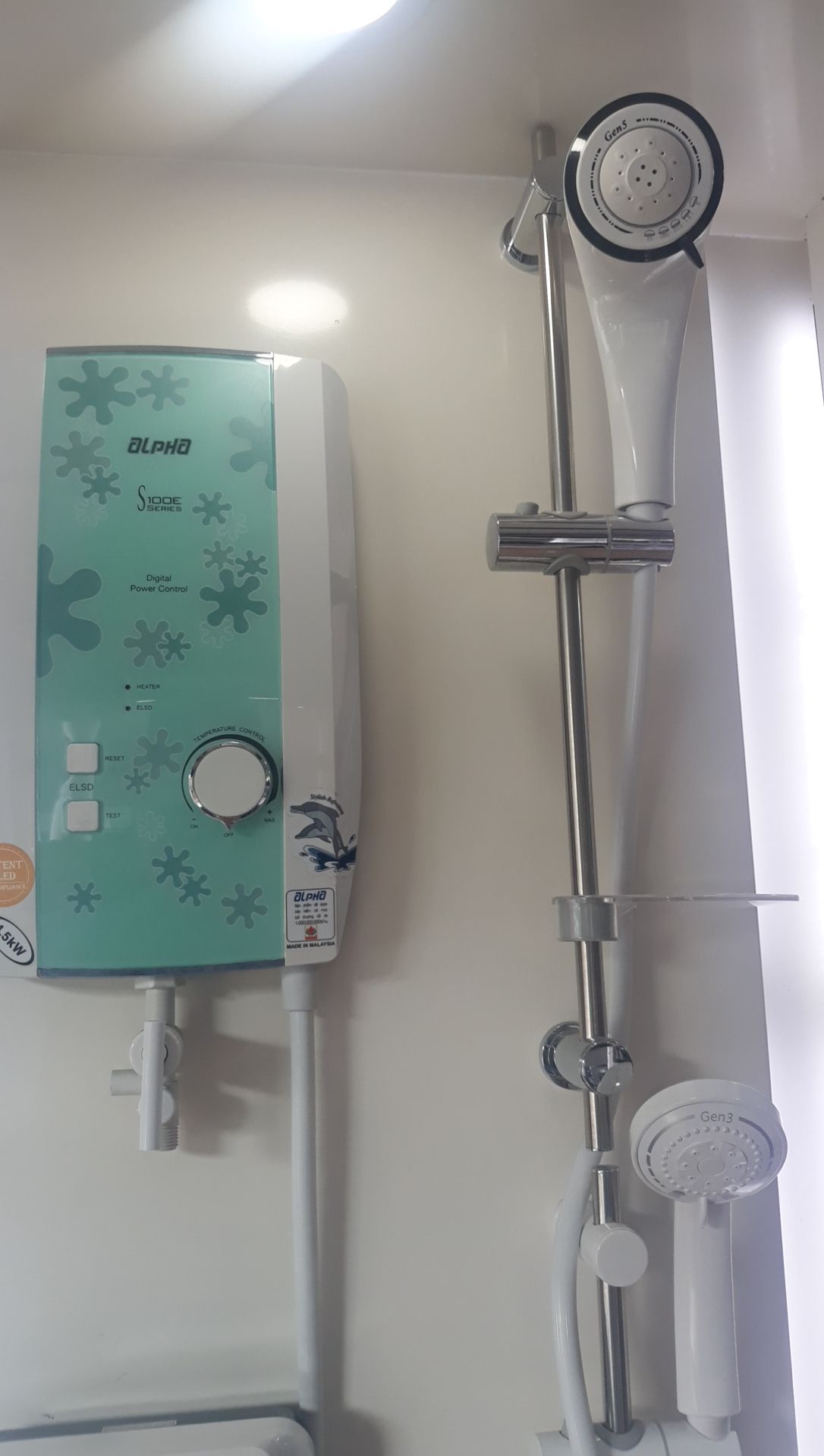 Máy tắm nước nóng nhập khẩu malaysia alpha S100E