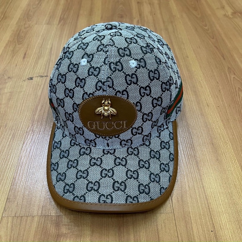 nón kết gucci thêu logo hình bướm