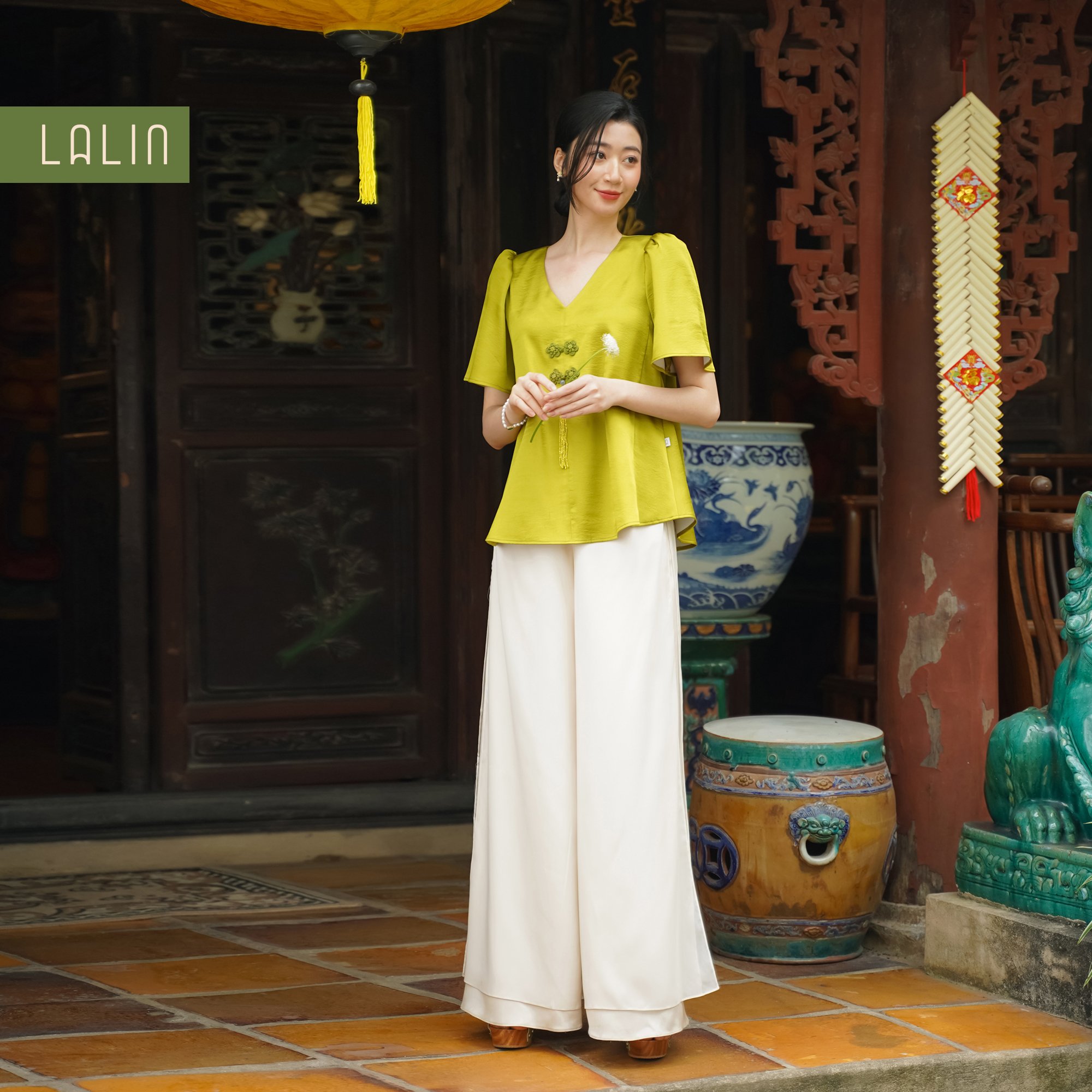 Áo lụa Lalin cổ V dáng suông trơn Châu Miên