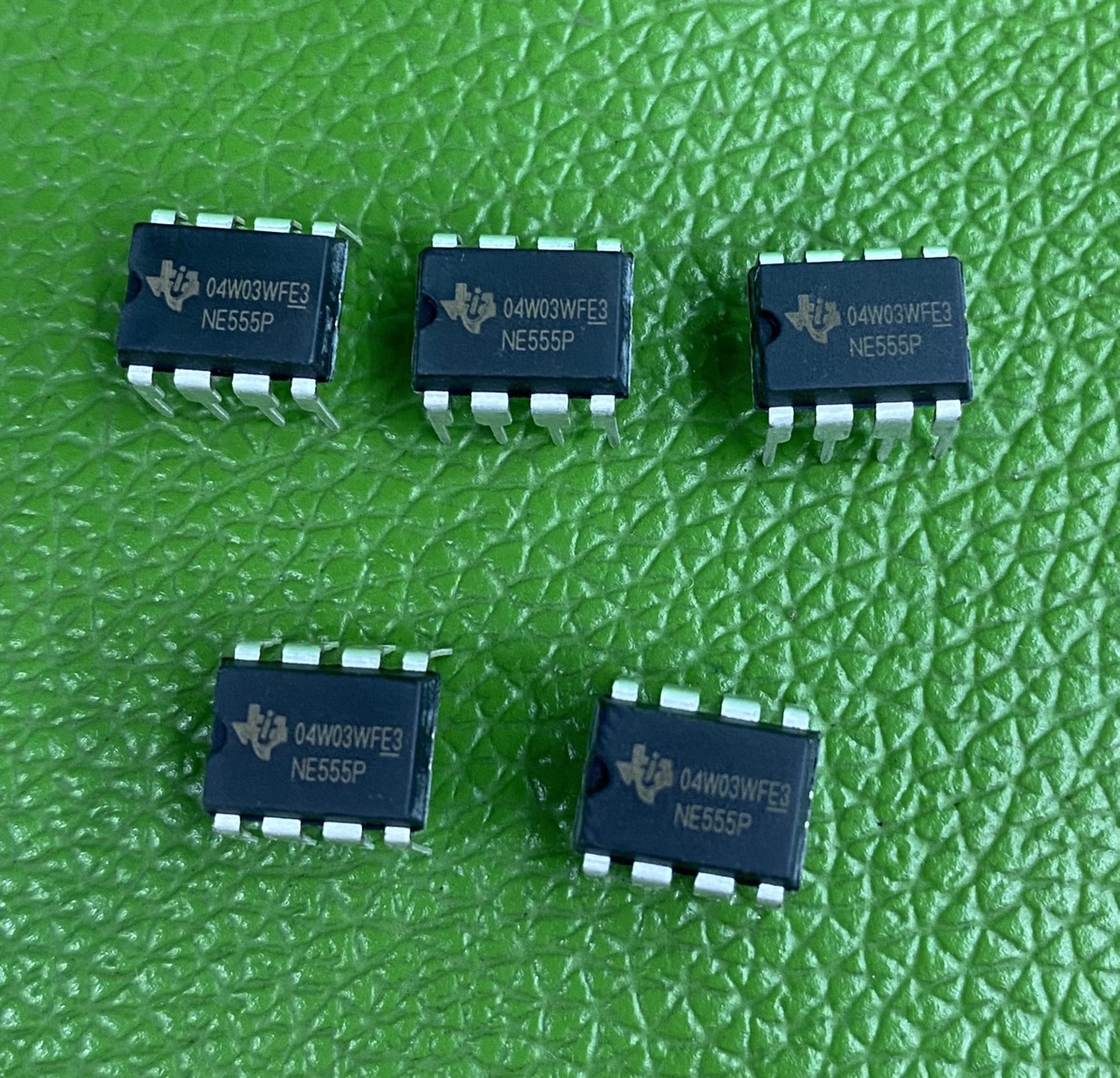 Ic ne555, ne555p tạo xung dao động dip-8