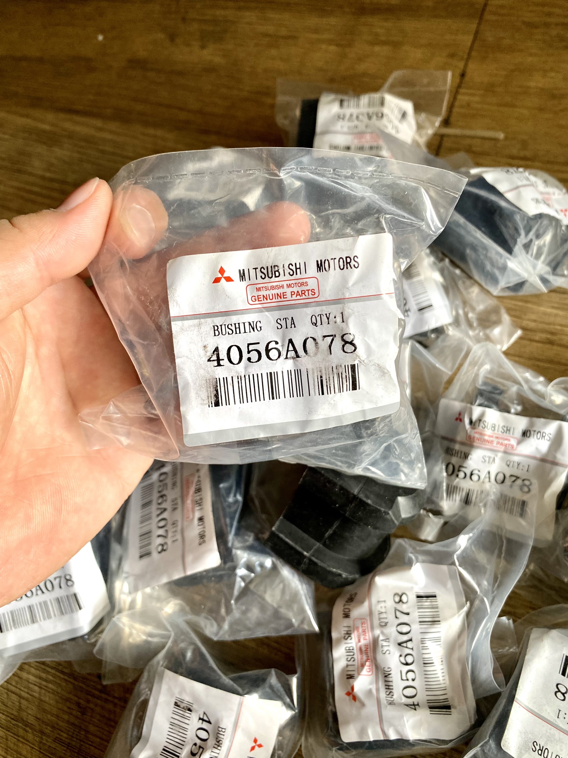 Cao su cân bằng, thanh giằng trước mitsubishi xpander