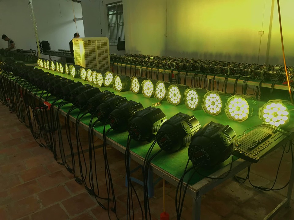 ĐÈN DTE PAR LED 18x10W 4in1 RGBW