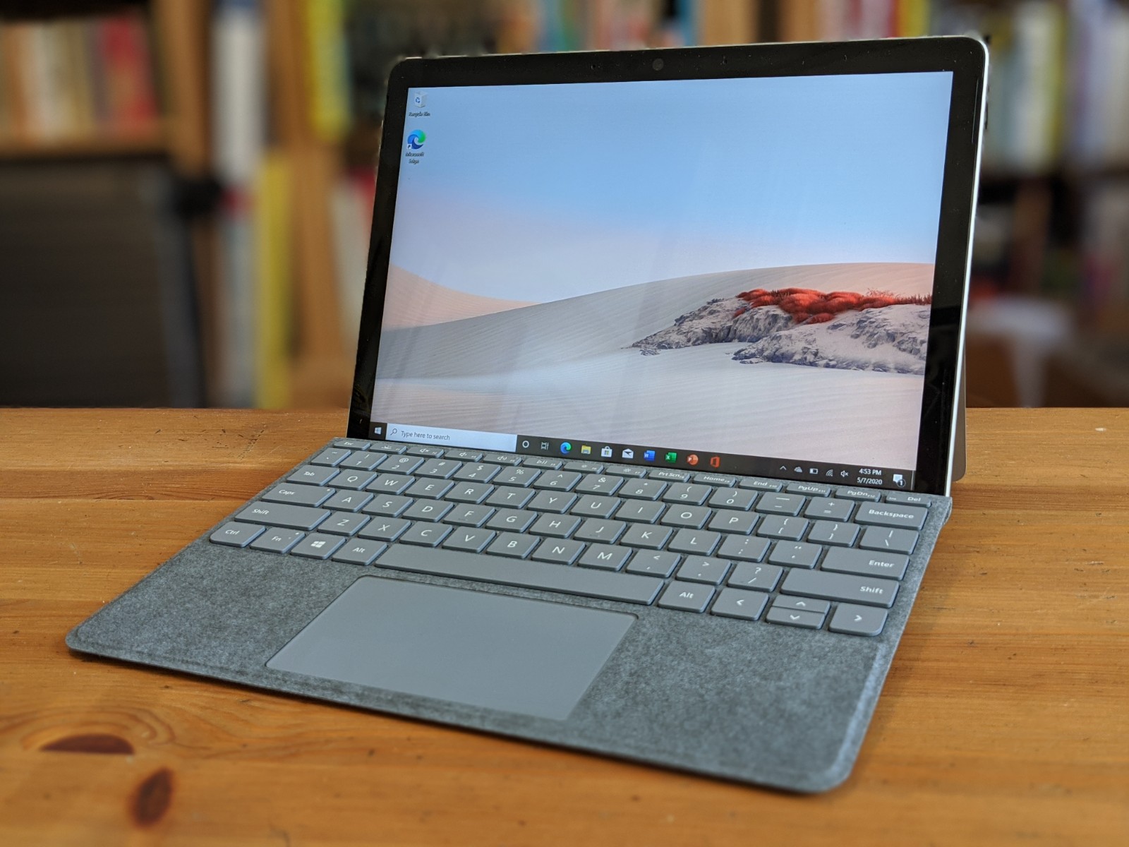 Surface Go 2 Chip 4425Y/4G/64G tặng bộ phụ kiện