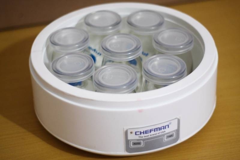 Máy làm sữa chua Chefman 8 cốc thủy tinh