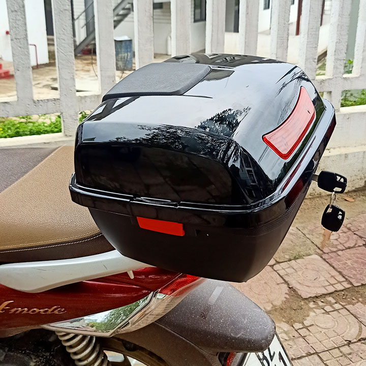 Thùng đựng đồ gắn đuôi xe máy, xe điện TD04