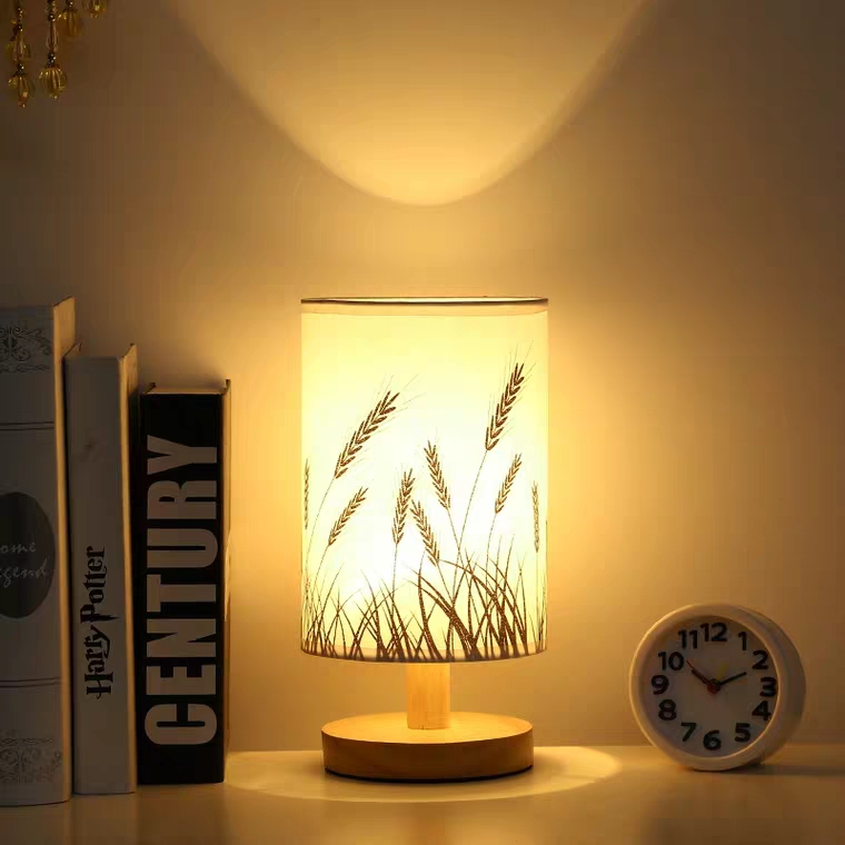 Đèn ngủ để bàn đế gỗ chao vải