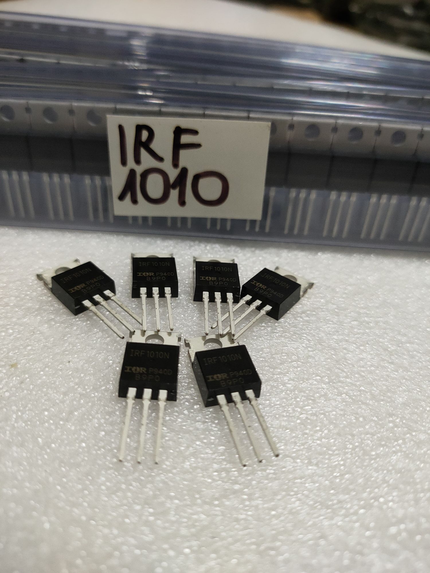 5 Con tranzito IRF1010