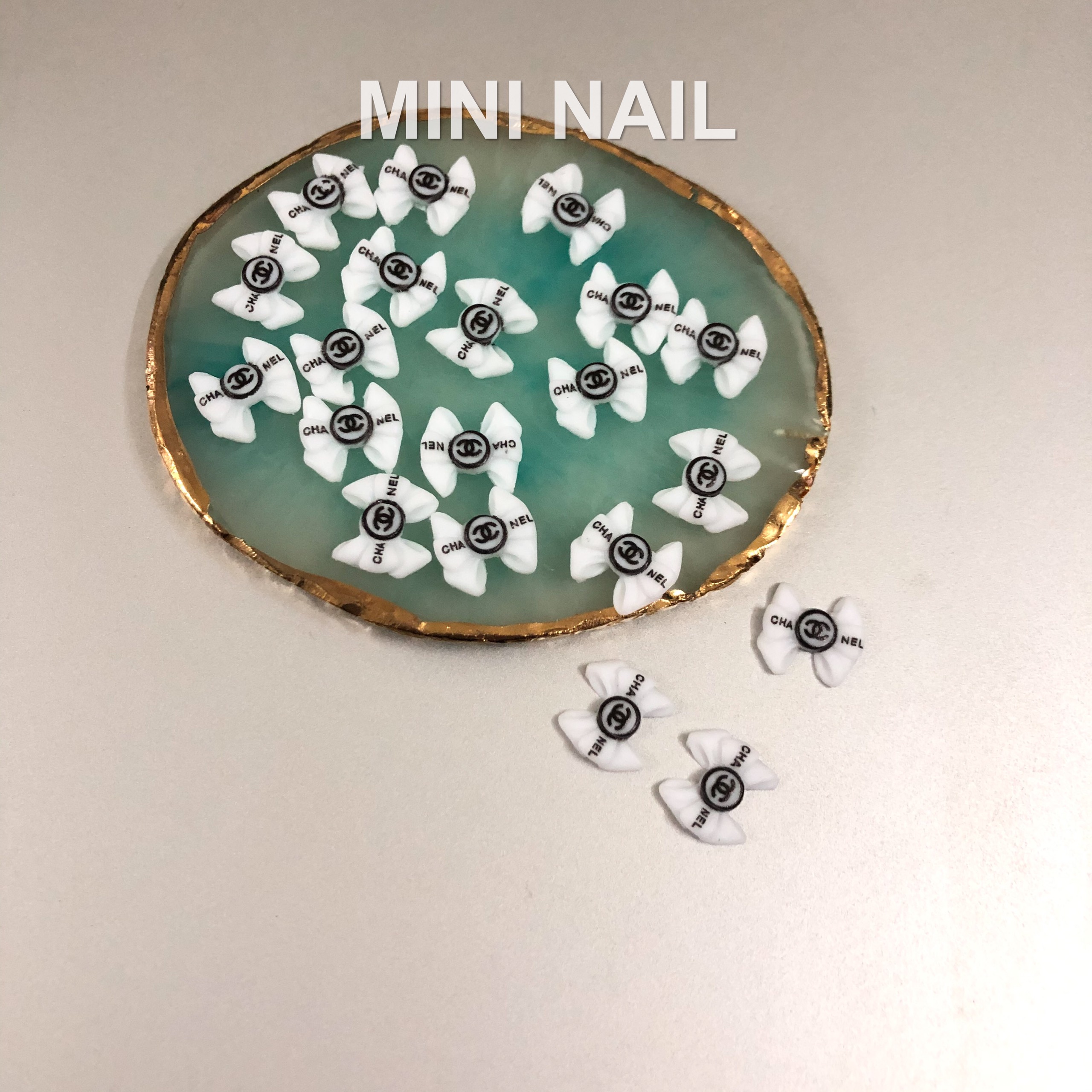 Charm nơ thương hiệu chanel gắn móng tay