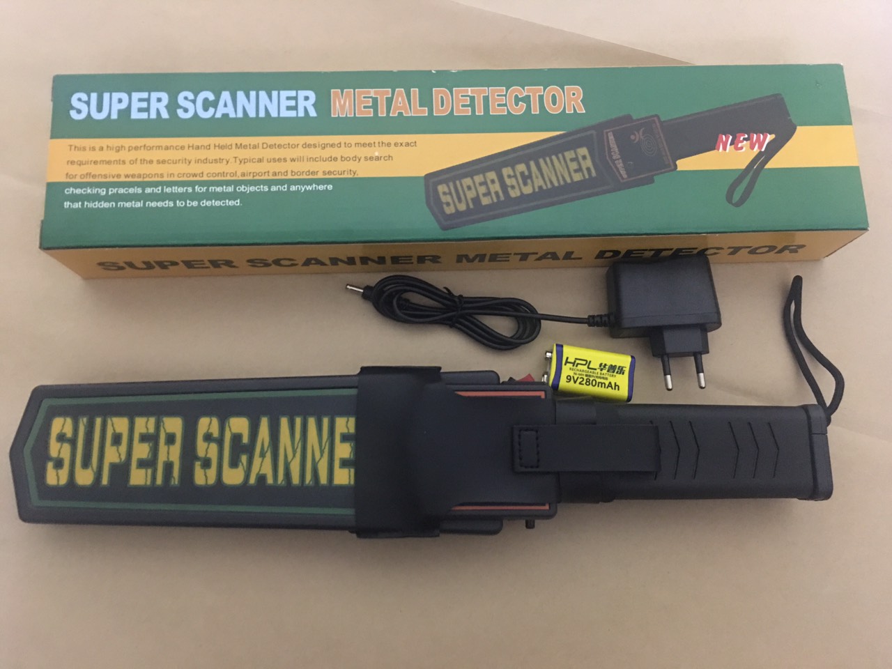 Máy dò kim loại cầm tay Super scanner MD-3003B1 (Tặng kèm Pin 9V-280mAh và Sạc Cao Cấp)