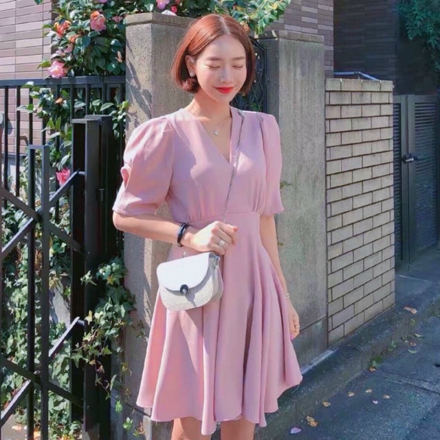 Đầm hồng cổ v tùng xoè