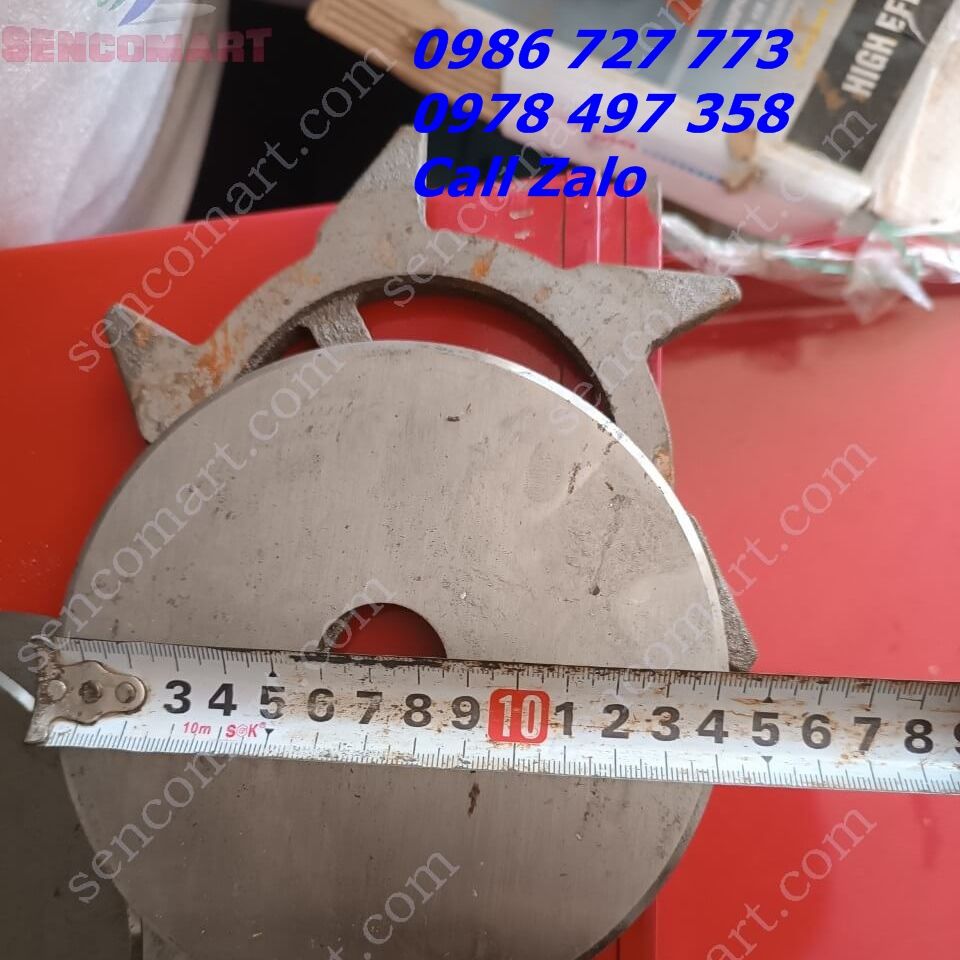 Máy cắt cá mồi có lưỡi dao cắt cá bao nhiêu
