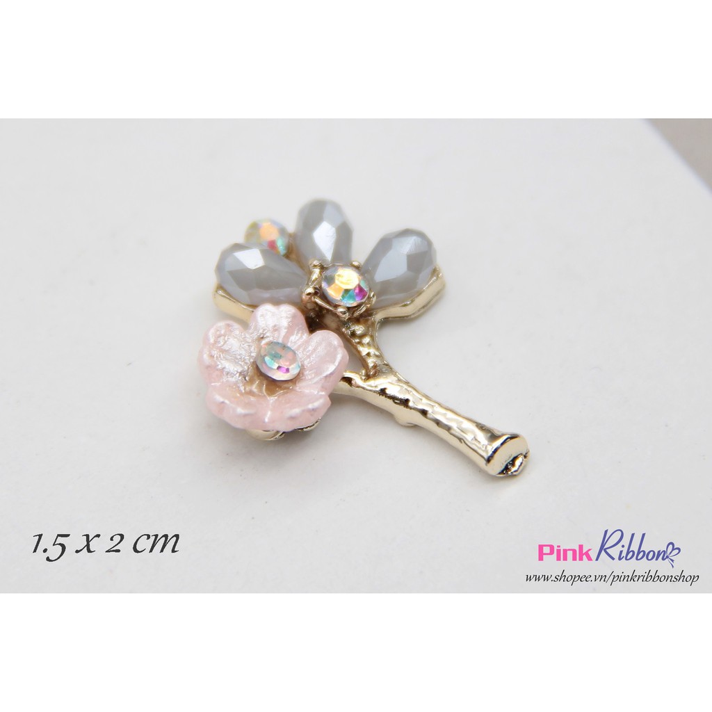 Charm cành hoa mai gắn đá nhí 3 màu