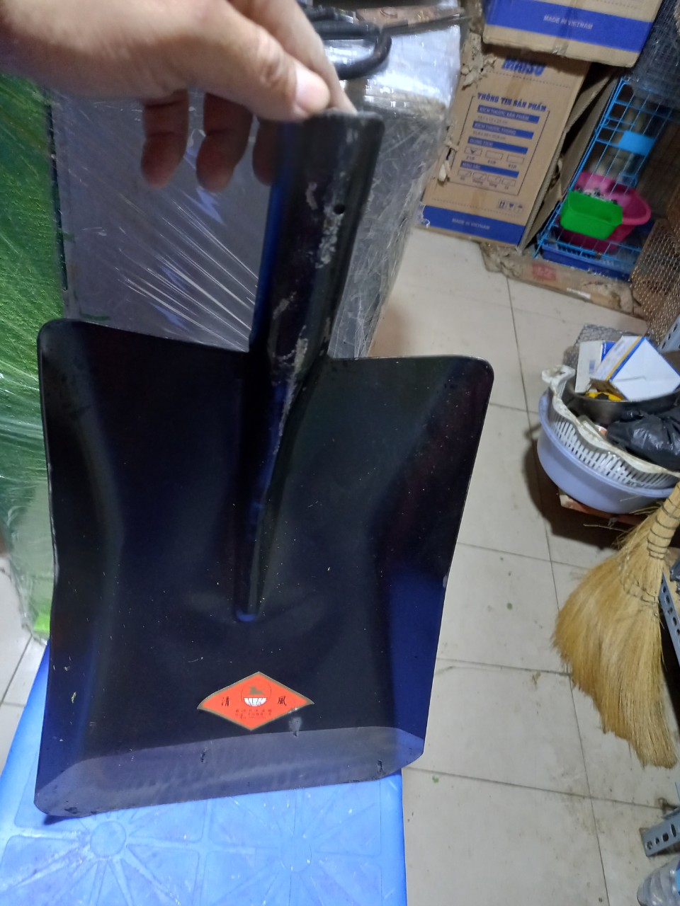 Xẻng Xúc Đất vuông thép - xẻng xúc đất SIZE ĐẠI