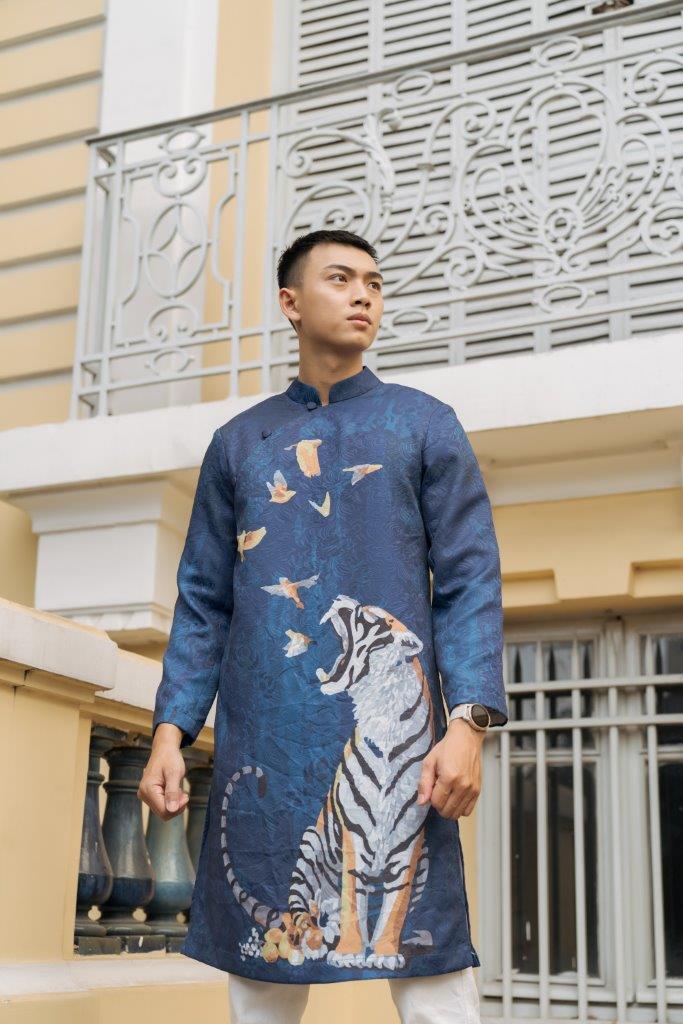 Áo dài gấm xanh bừng sắc xuân f2 adm15