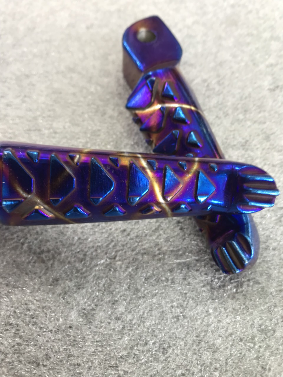 Titan crocodile just-run aluminum pegs for a variety of vehicles