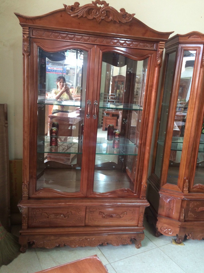 Tử Trưng Bày Phòng Khách Sang Trọng