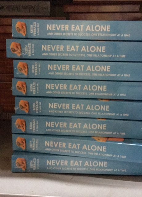 Sách Ngoại Văn: Never Eat Alone  (Tiếng Anh)