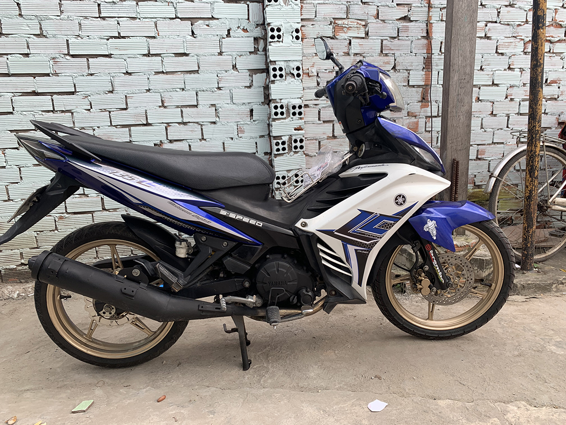 Tem exciter 135 LC xanh trắng