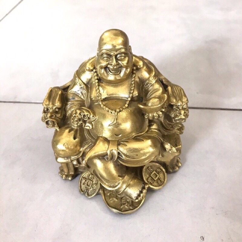 Tượng phật di lặc bằng đồng vàng để ô tô