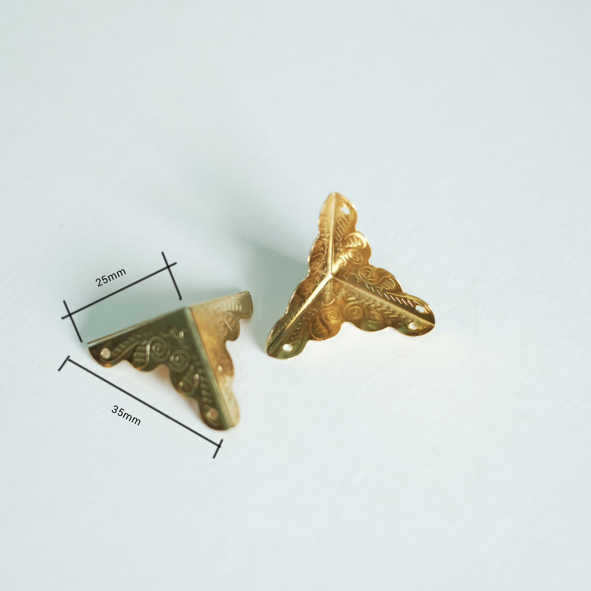 [HCM]8 cái Bịt góc hộp gỗ 2 màu vàng/ cổ - Phụ kiện ngành gỗ