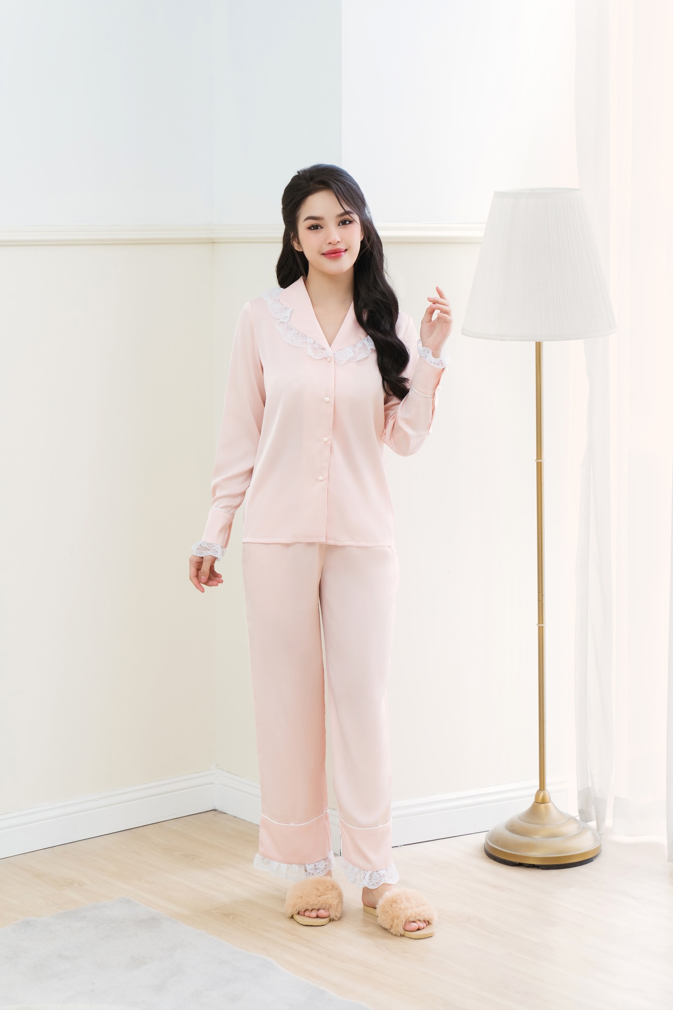 Bộ Pijama Lụa Phối Ren Loirechic LPD18