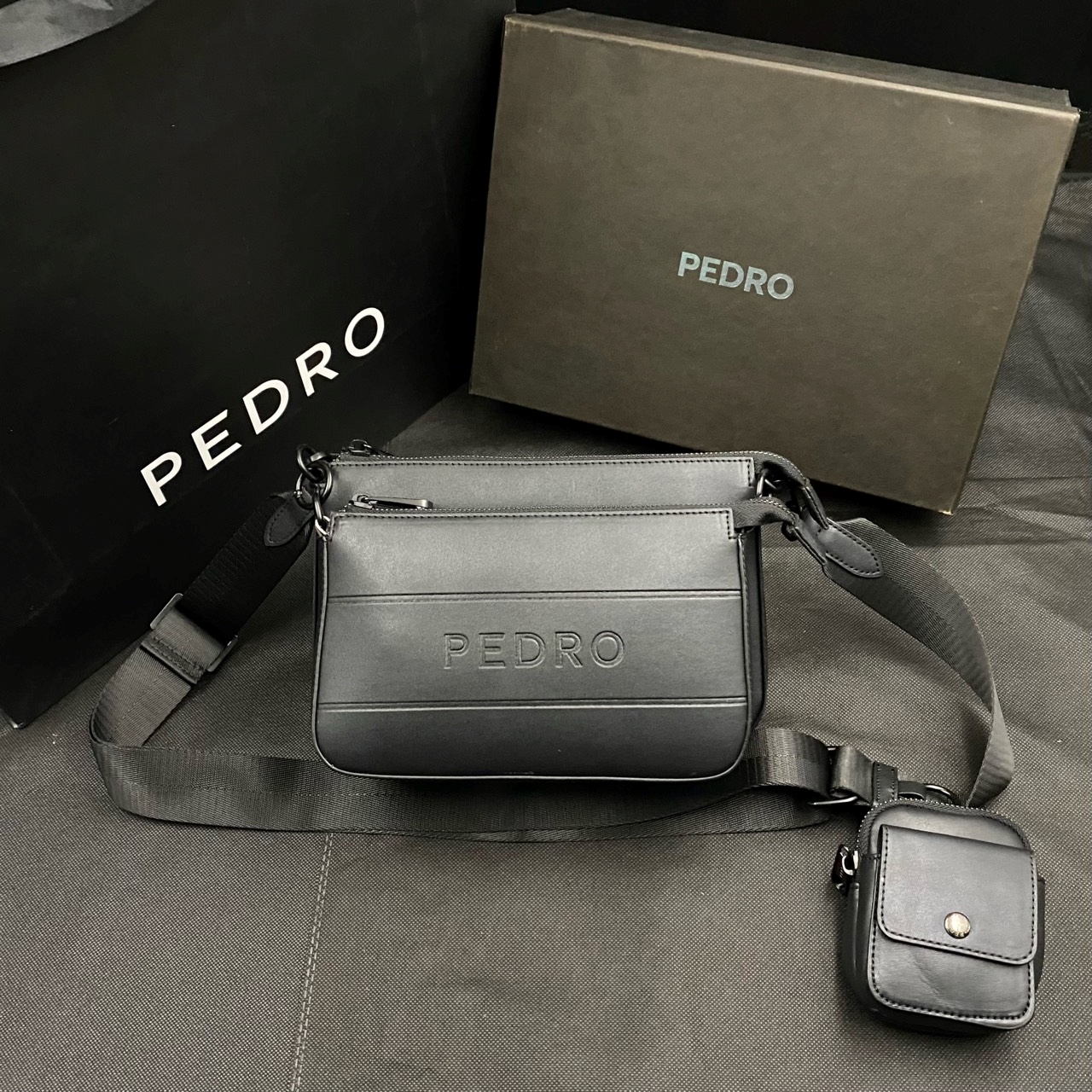 Túi nam couple đeo chéo Pedr logo thêu sắc sảo kèm ví nhỏ đựng airpods size 22