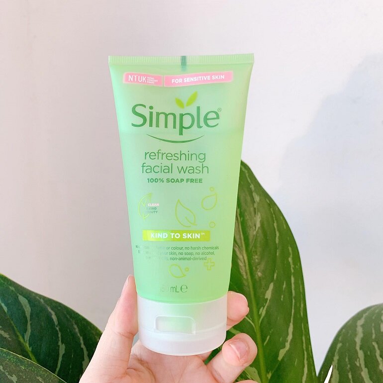 Sữa rửa mặt Simple giúp da sạch thoáng 150ml