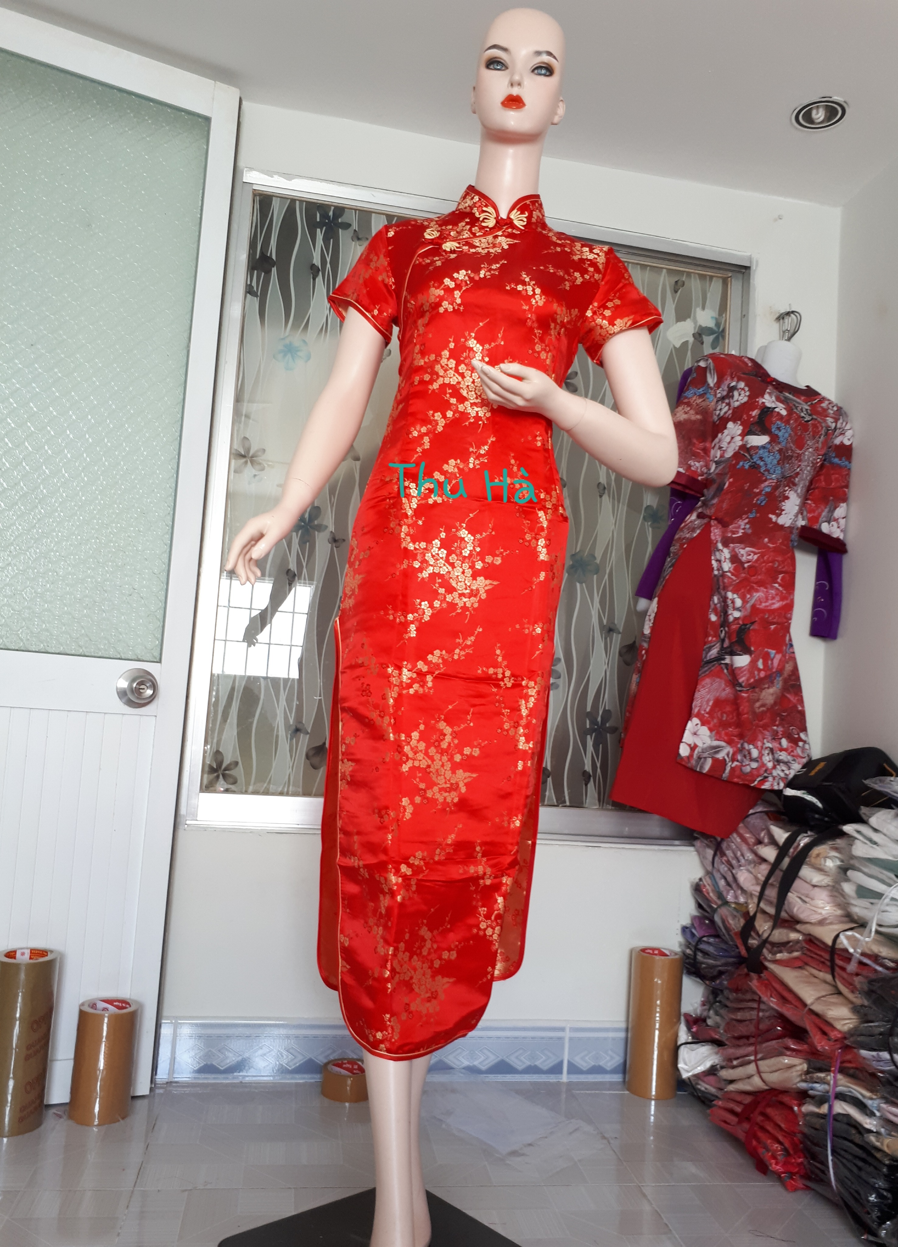 Sườn xám Dài Gấm ĐỎ tươi có hình thật