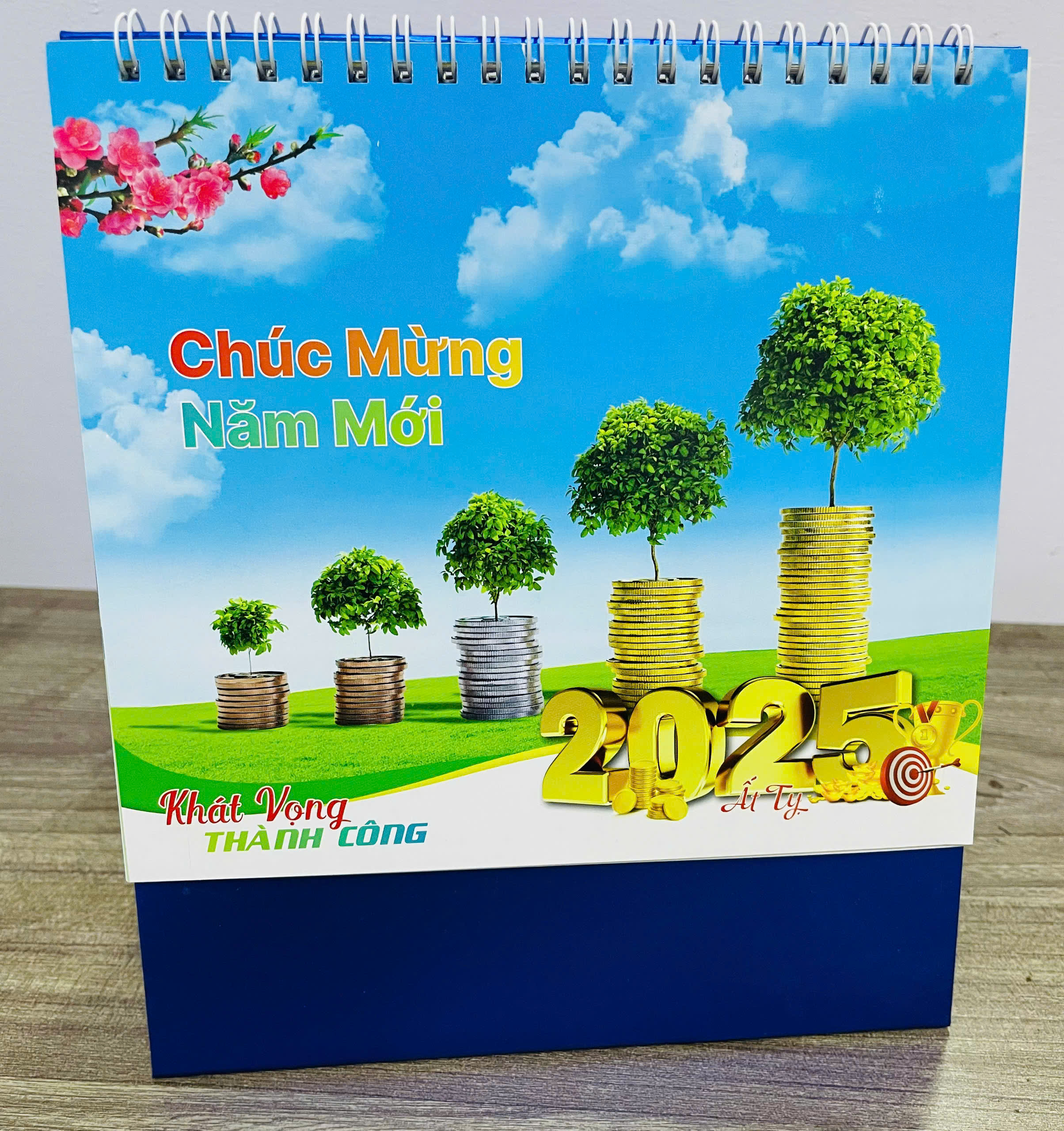 Lịch Để Bàn 13 Tờ In 2 Mặt Kích Thước 19x22cm, Lịch Tết 2025 Cao Cấp An Khang AK104 Chủ Đề Khát Vọng Thành Công