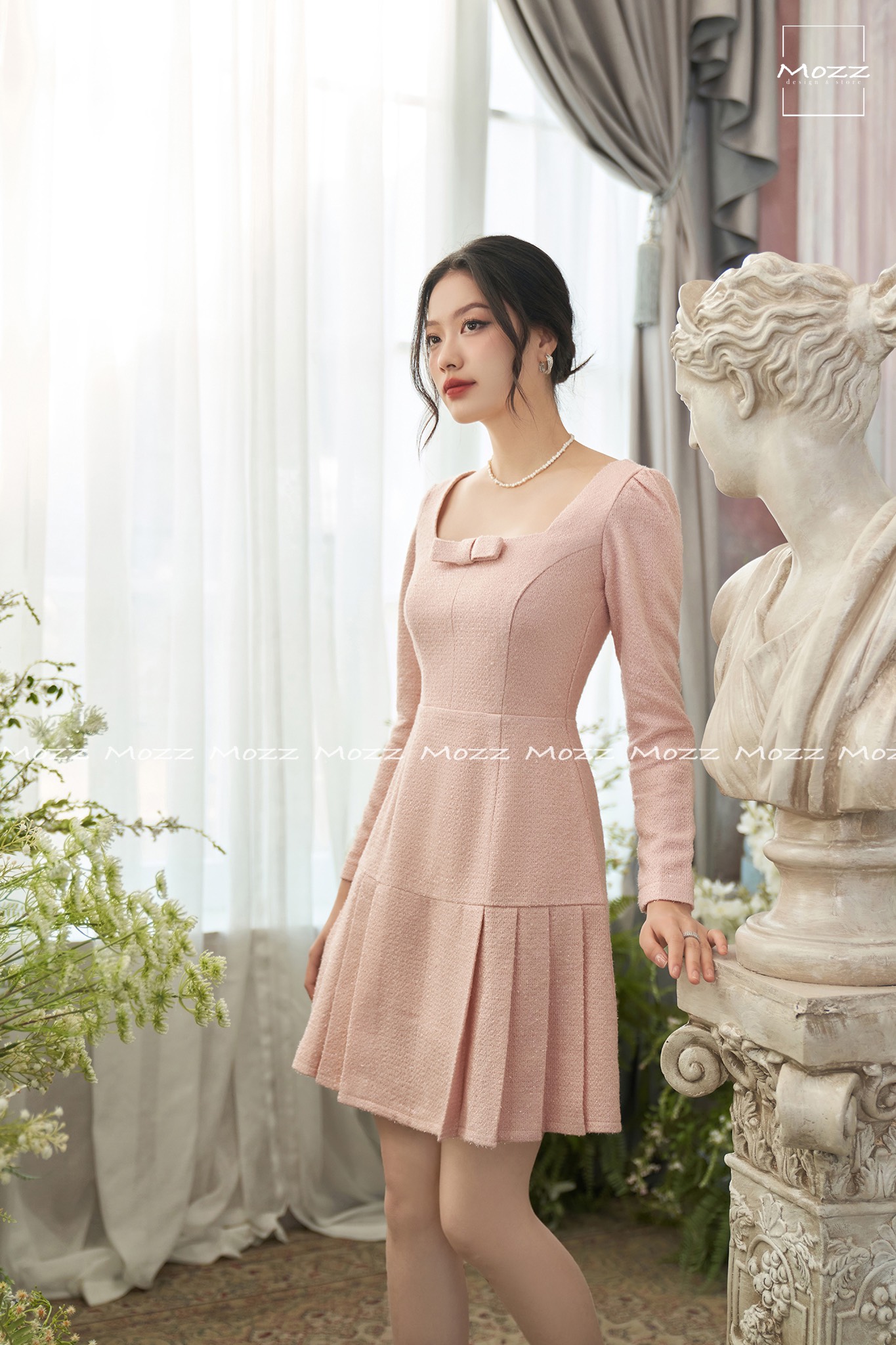 Váy hồng text ánh kim Mozz