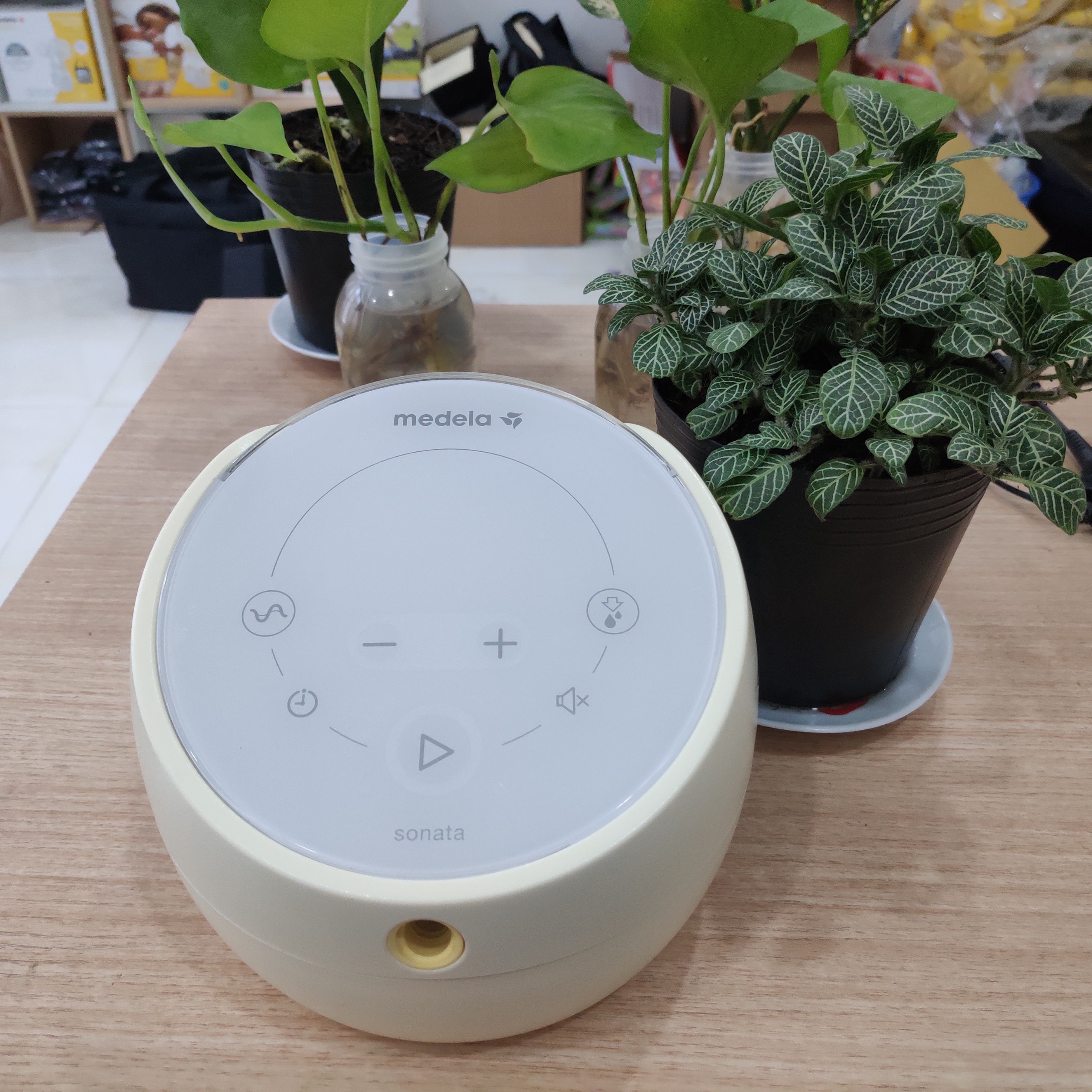 Máy hút sữa Medela Sonata - Like New