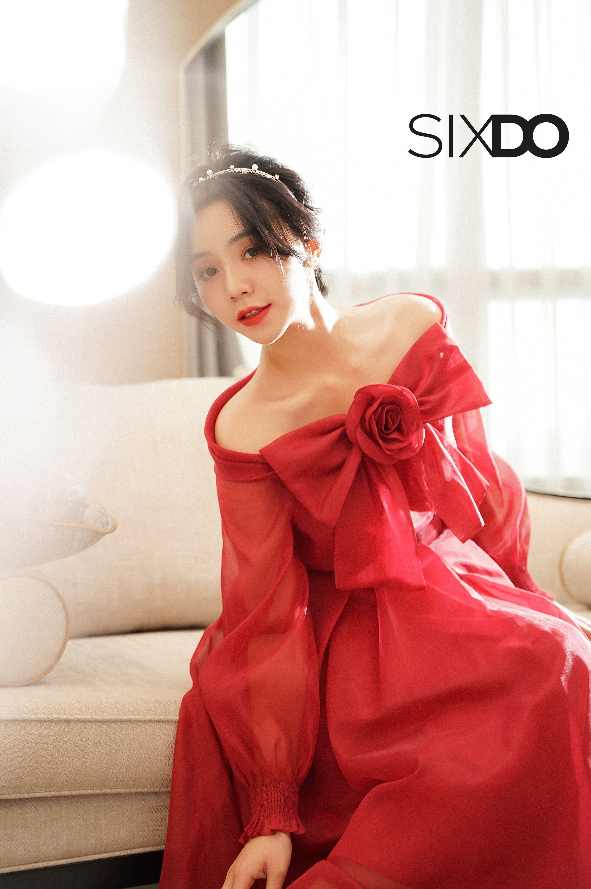 Chân váy đỏ tơ oganza xếp ly to SIXDO (Dark Red Box Pleated Midi Skirt)