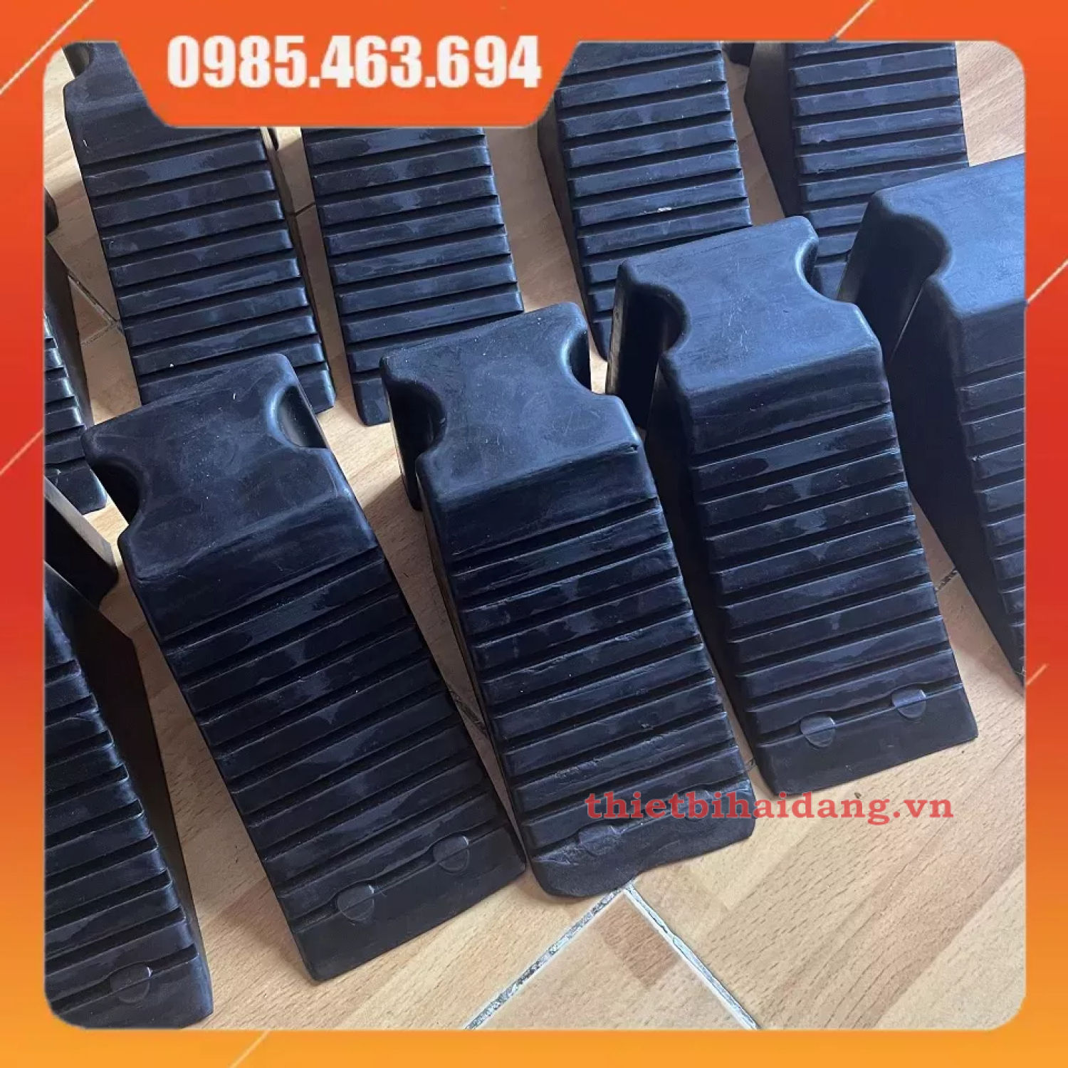 Cục Cao Su Đặc Chèn Bánh Xe Hơi